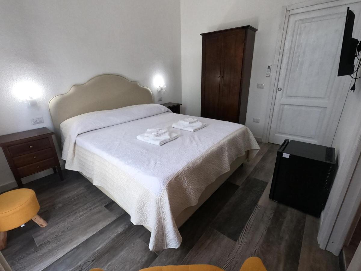 Villa Sari Affitta Camere ラ・カレッタ エクステリア 写真